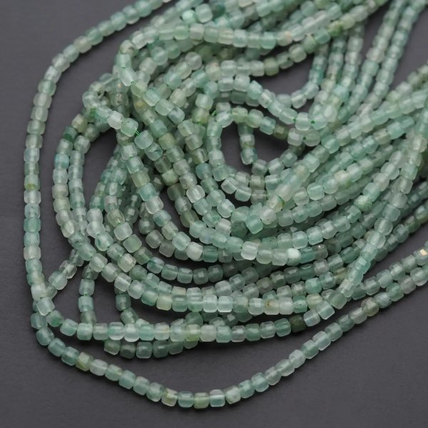 Awenturyn fasetowany kostki 3 mm (sznur)