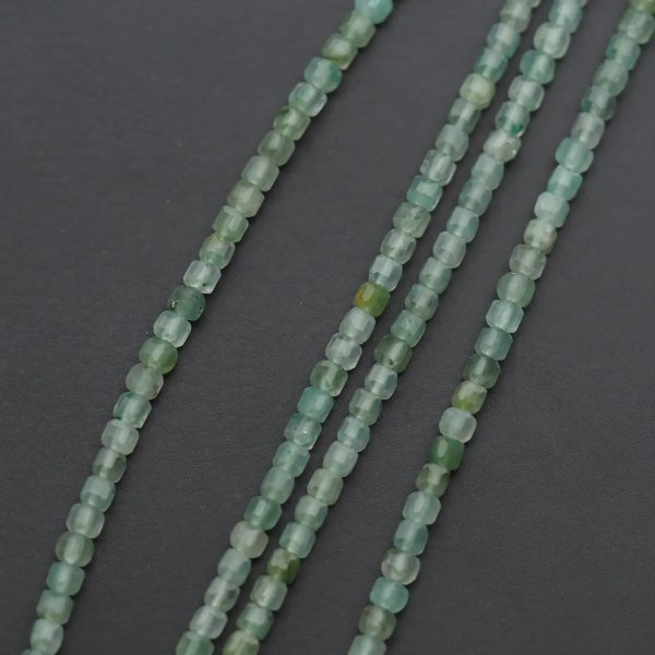 Awenturyn fasetowany kostki 3 mm (sznur)