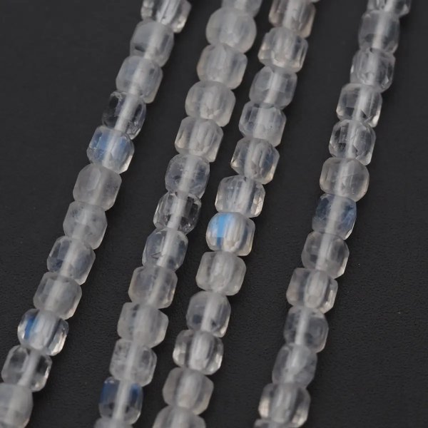 Kamień Księżycowy kostka 3 mm (sznur)