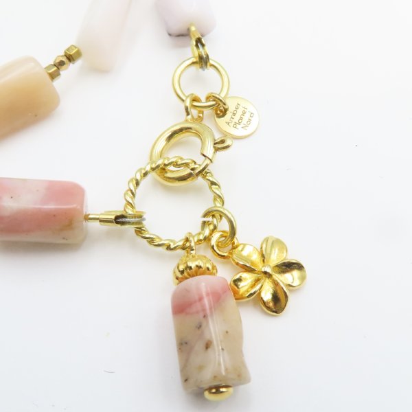 Opal Różowy, hematyt i srebro złocone - naszyjnik 