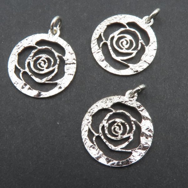 Srebro Ag - zawieszka młotkowana róża 14 mm