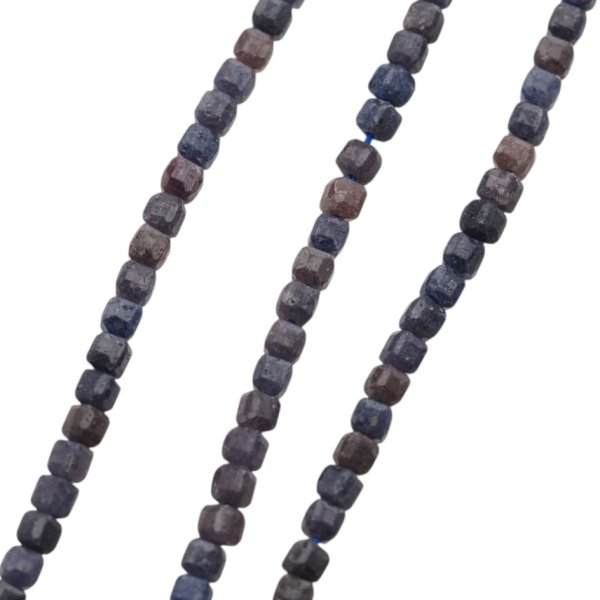 Szafir fasetowany kostki 3 mm (sznur)