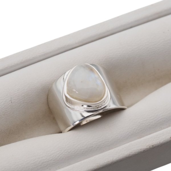 Kamień Księżycowy i srebro - sygnet (różne kształty i rozmiary do wyboru)