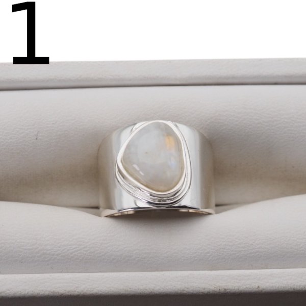 Kamień Księżycowy i srebro - sygnet (różne kształty i rozmiary do wyboru)