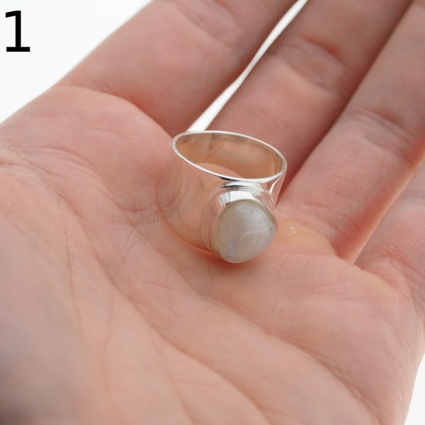 Kamień Księżycowy i srebro - sygnet (różne kształty i rozmiary do wyboru)