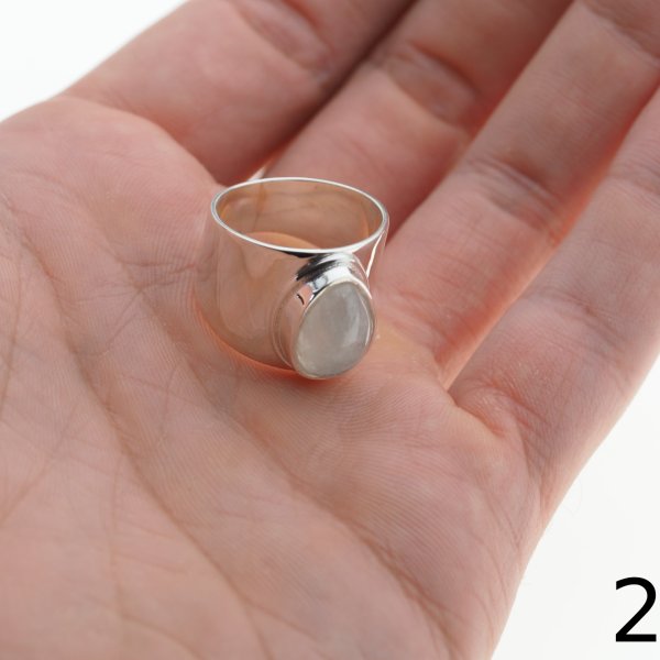 Kamień Księżycowy i srebro - sygnet (różne kształty i rozmiary do wyboru)