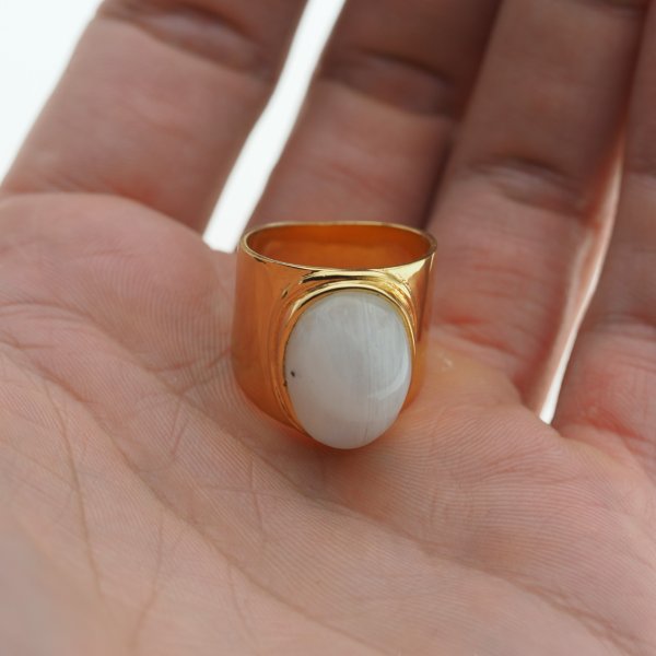 Kamień Księżycowy i srebro złocone - pierścionek sygnet