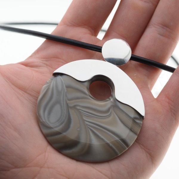 Krzemień Pasiasty, rzemień i srebro - naszyjnik