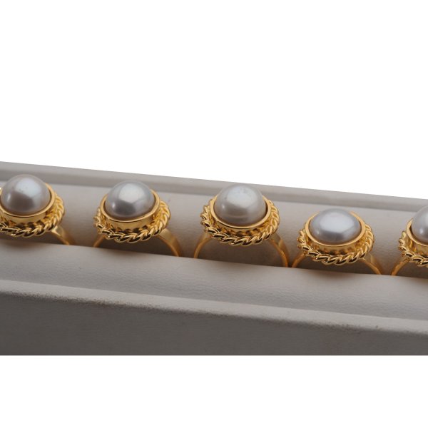 Perła biała i srebro złocone - regulowany pierścionek okrągły (podwójnie złocony)