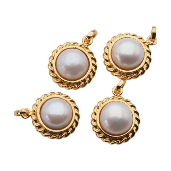 Perła Biała w srebrze złoconym - zawieszka okrągła