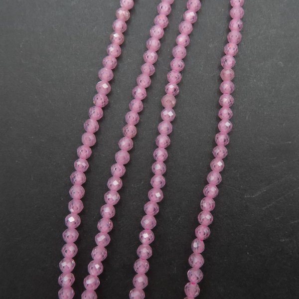 Cyrkon syntetyczny różowy fasetowane kulki 3 mm – sznur ok. 38 cm