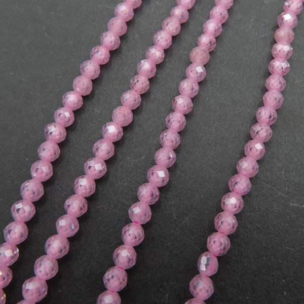 Cyrkon syntetyczny różowy fasetowane kulki 3 mm – sznur ok. 38 cm