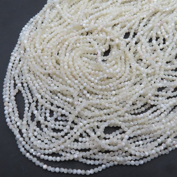 Muszla biała - fasetowane kulki 2 mm (sznur)