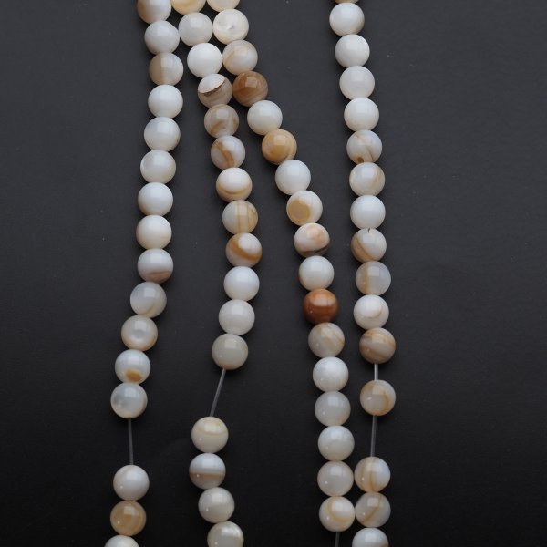 Muszla beżowa jasna - polerowane kulki 6 mm (sznur)