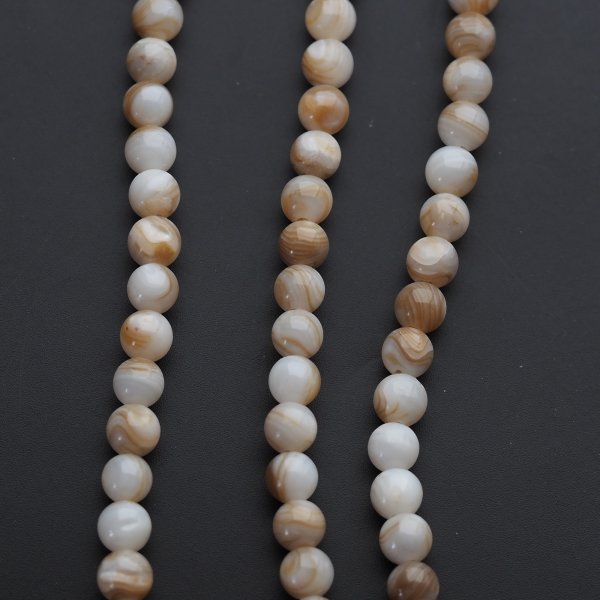 Muszla beżowa - polerowane kulki 6 mm (sznur)