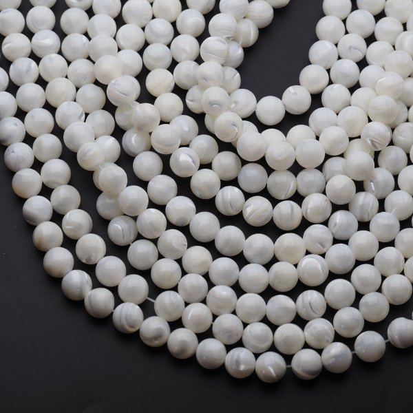 Muszla biała - polerowane kulki 10 mm (sznur)