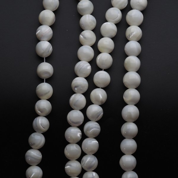 Muszla biała - polerowane kulki 10 mm (sznur)