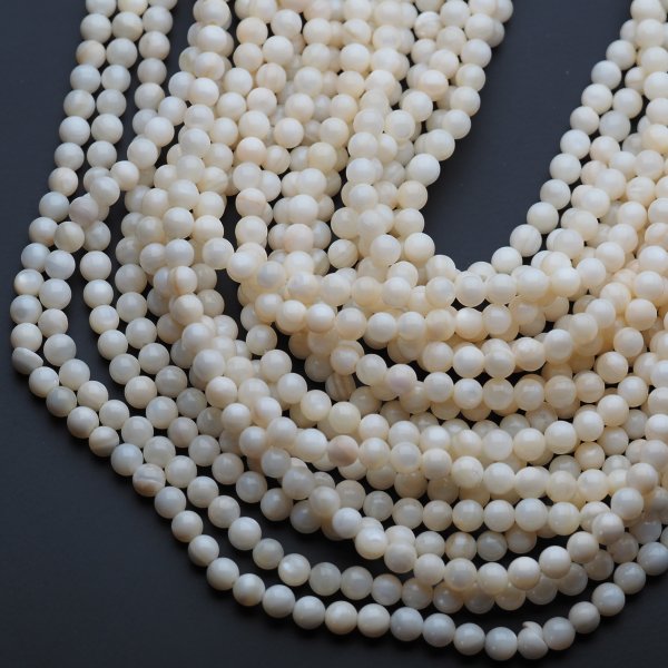 Muszla ecru - polerowane kulki 6 mm (sznur)