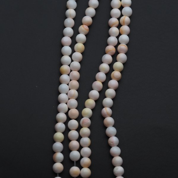 Muszla różowa - polerowane kulki 4 mm (sznur)