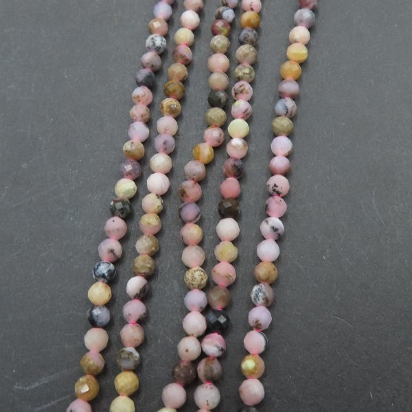 Opal Różowy fasetowany kulki 3mm (sznur)