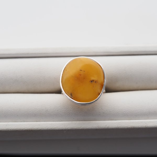 Bursztyn mleczny w srebrze - pierścionek