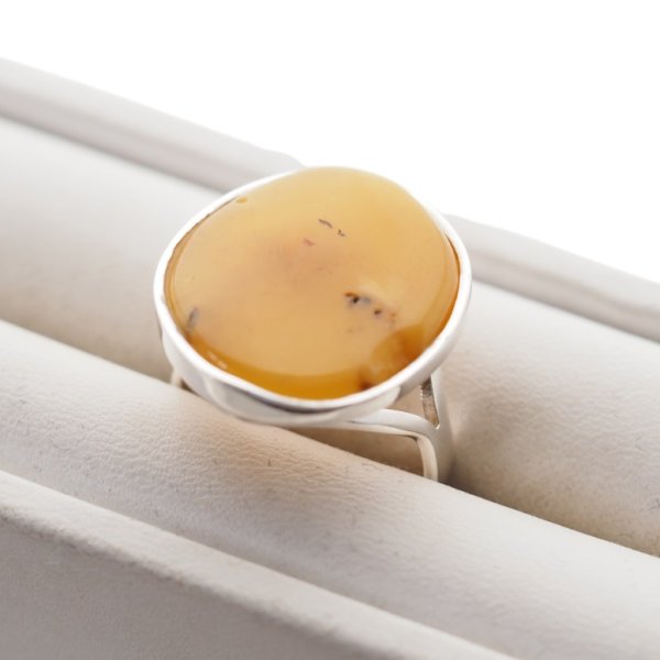 Bursztyn mleczny w srebrze - pierścionek