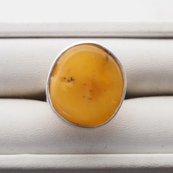 Bursztyn mleczny w srebrze - pierścionek