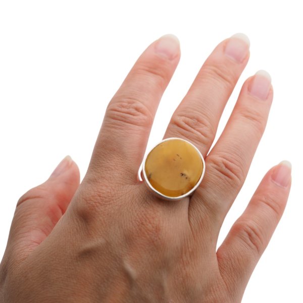 Bursztyn mleczny w srebrze - pierścionek