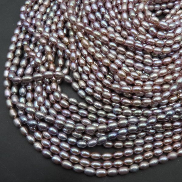 Perły Naturalne Hodowane fioletowe ryż 4-4,5 mm nr 380 (sznur)