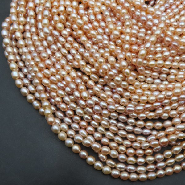 Perły Naturalne Hodowane różowe ryż 4-4,5 mm nr 379 (sznur)