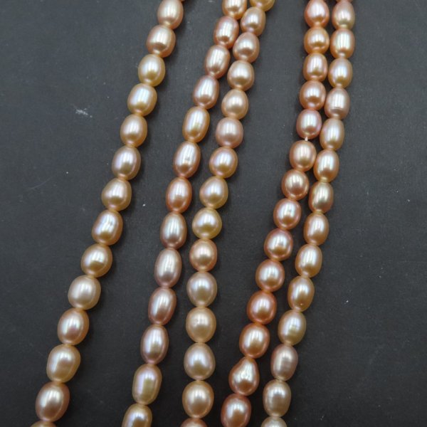 Perły Naturalne Hodowane różowe ryż 4-4,5 mm nr 379 (sznur)