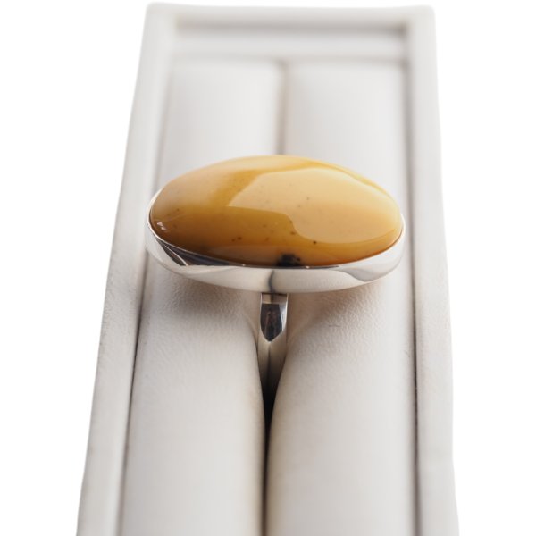 Mleczny Bursztyn i srebro - pierścionek owalny (Rozmiar Jubilerski 18)