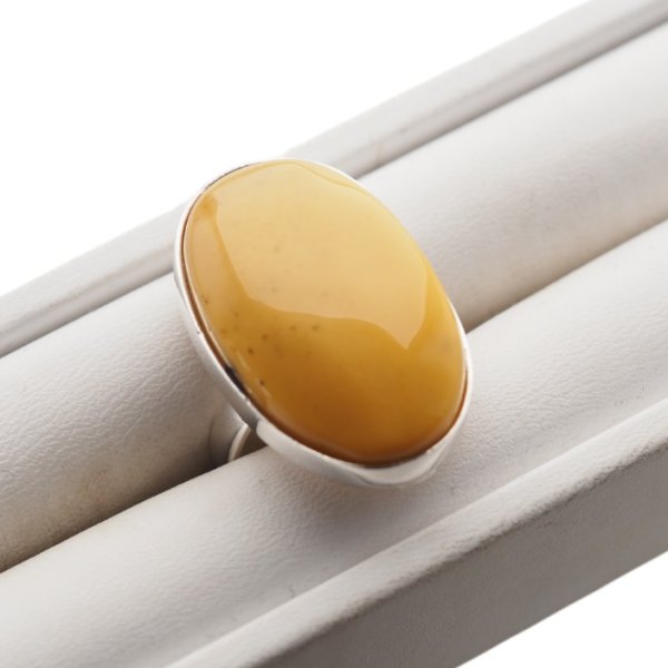 Mleczny Bursztyn i srebro - pierścionek owalny (Rozmiar Jubilerski 18)