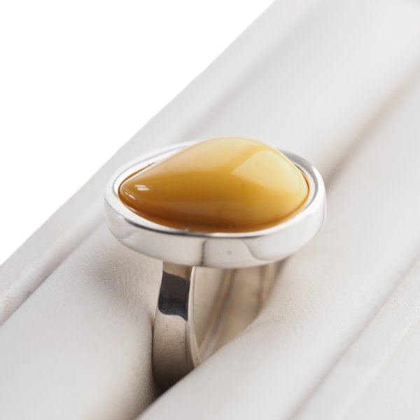 Mleczny Bursztyn i srebro - pierścionek z regulacją (rozmiar 12–16)