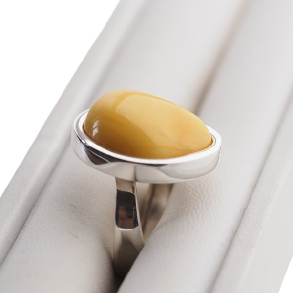 Mleczny Bursztyn i srebro - pierścionek z regulacją (rozmiar 12–16)