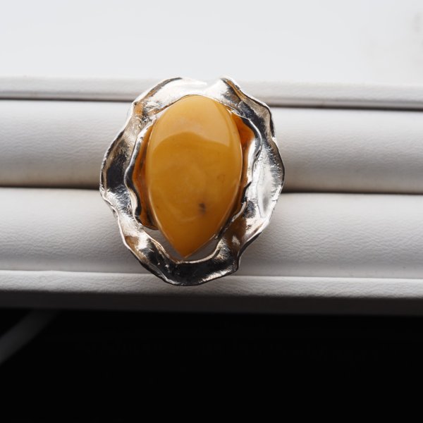 Mleczny Bursztyn i srebro - pierścionek (rozmiar 17)