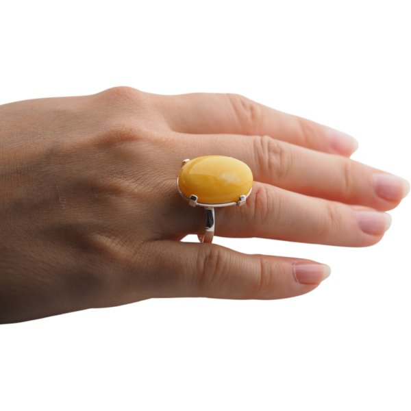 Mleczny Bursztyn owal i srebro - pierścionek z regulacją (rozmiar 14–18)