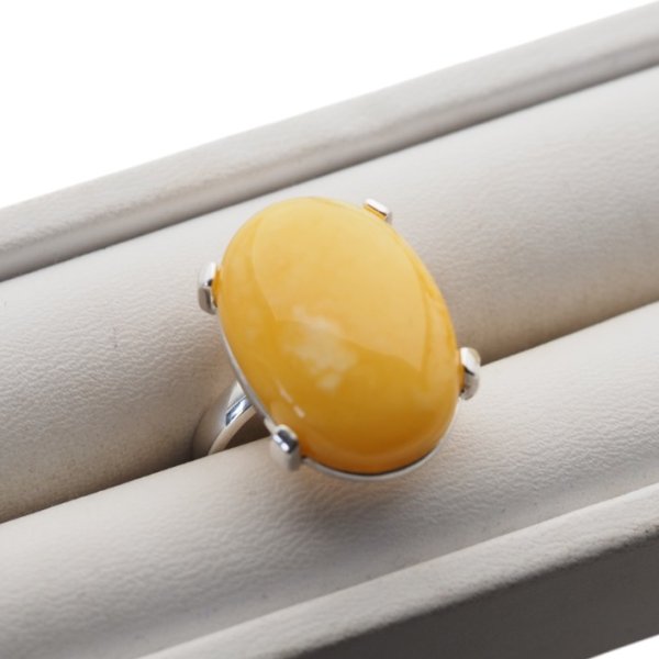 Mleczny Bursztyn owal i srebro - pierścionek z regulacją (rozmiar 14–18)