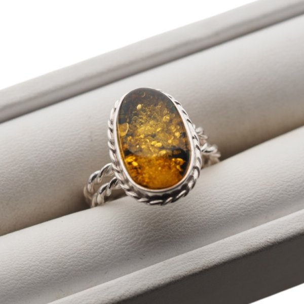 Pierścionek - Zielony Bursztyn owal i srebro 925 (rozmiar 10-14)