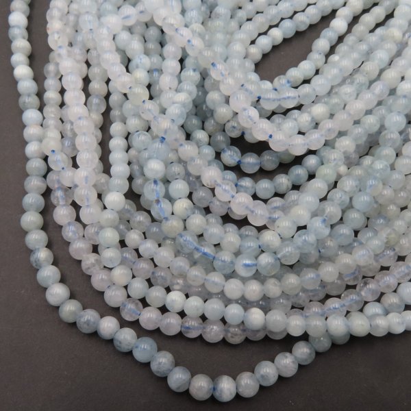 Akwamaryn kulki 4 mm (sznur 40 cm)