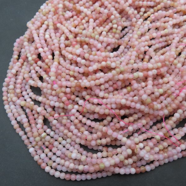Opal Różowy kulki 3mm (sznur)