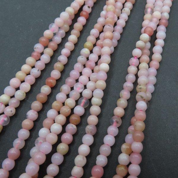 Opal Różowy kulki 3mm (sznur)