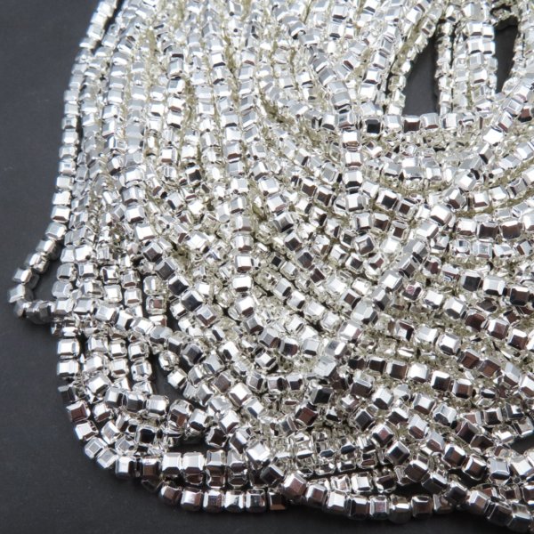 Hematyt kostka cięta 3 mm srebrny (sznur 39 cm)