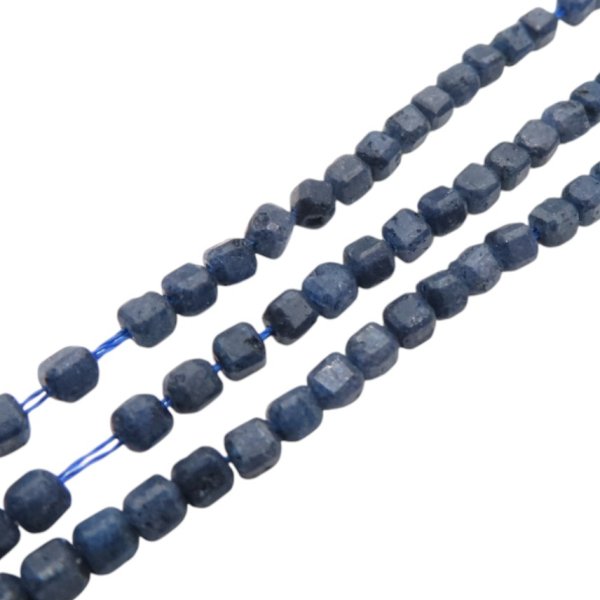 Szafir fasetowany kostki 2,5 mm (sznur)