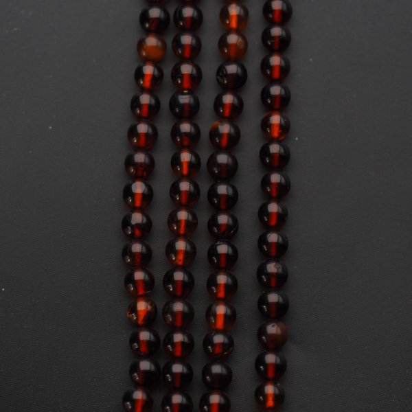 Bursztyn koniakowy polerowany kulka 5 mm (sznur 39 cm)