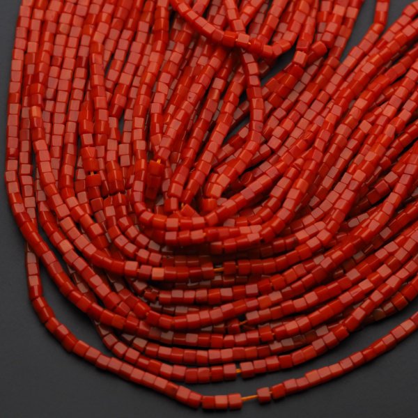 Koral czerwony kostki 3 mm (sznur 39 cm)
