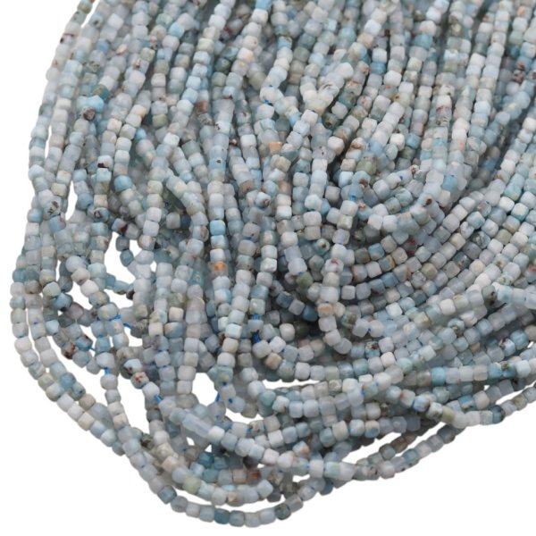 Larimar - cięte kostki 3 mm (sznur 39 cm)