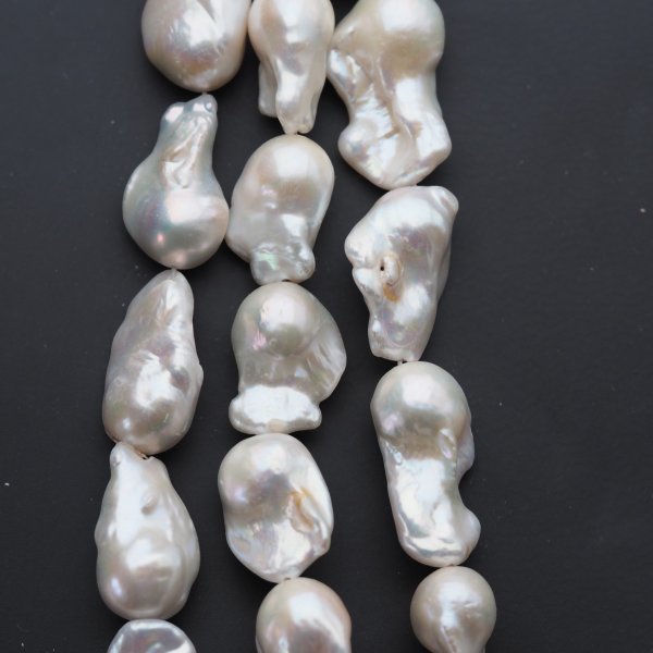 Perły Naturalne Hodowane białe barok 12-13 mm nr 406 (sznur 40 cm)