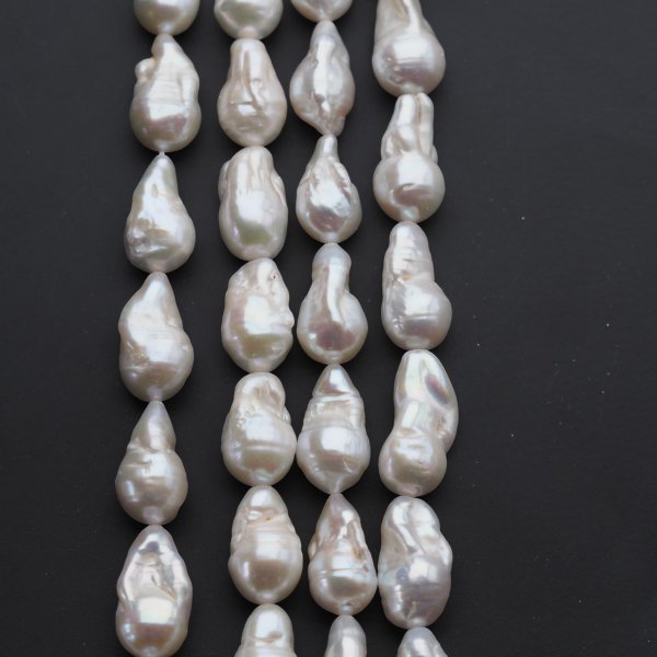 Perły Naturalne Hodowane białe barok 10 mm nr 402 (sznur)