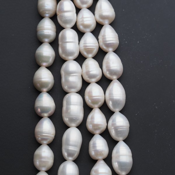 Perły Naturalne Hodowane białe 9-10 mm numer 400 (sznur)
